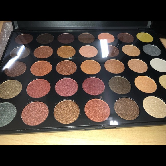 Eyeshadow pallet beautiful - Picture 4 of 5